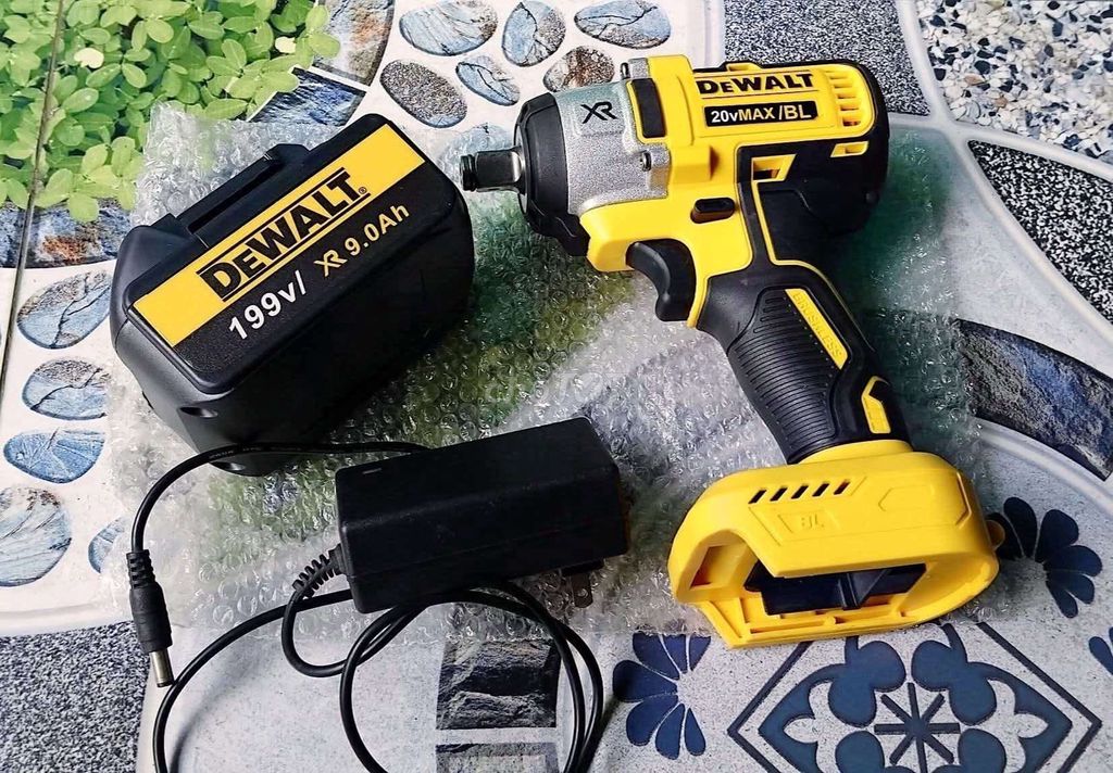 Dewalt Máy siết bu lông Vàng Đen Mới. Mua bán Đồ chuyên dụng, Giống nuôi trồng tại Thành phố Vĩnh Long Vĩnh Long được đăng bởi Anh Duy hình 1