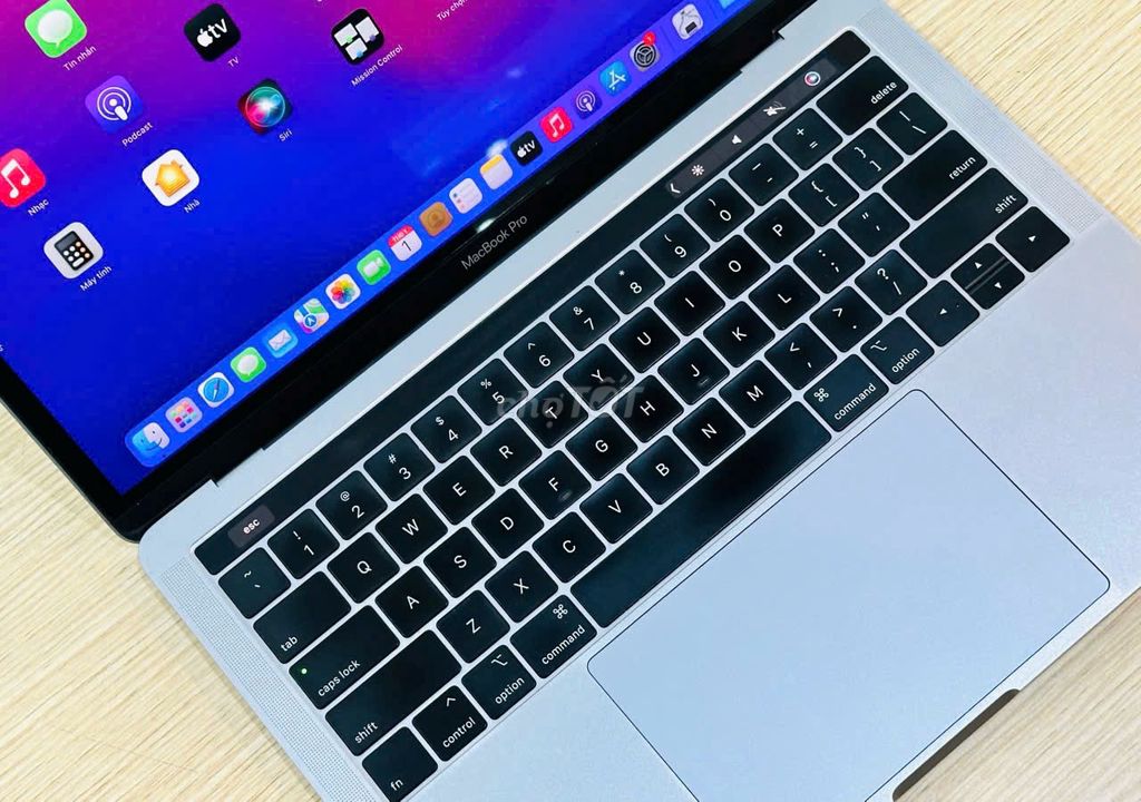 Em cần bán MACBOOK PRO 2*** Touchbar