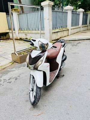 Honda Vision 2017 trắng chính chủ. Mua bán Xe máy tại Quận Bắc Từ Liêm Hà Nội được đăng bởi XE MÁY ÁNH QUÂN