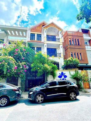 Аренда · 5 комн. · 116 м² · Quận 10, ул. Đường Đồng Nai