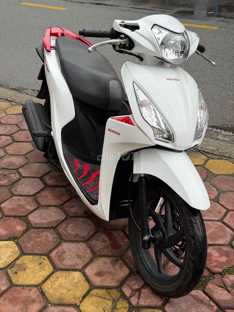 Viision cực kỳ mới máy móc bao ngon giá 23tr500. Mua bán Xe máy tại Thành phố Quảng Ngãi Quảng Ngãi được đăng bởi Hien hình 5