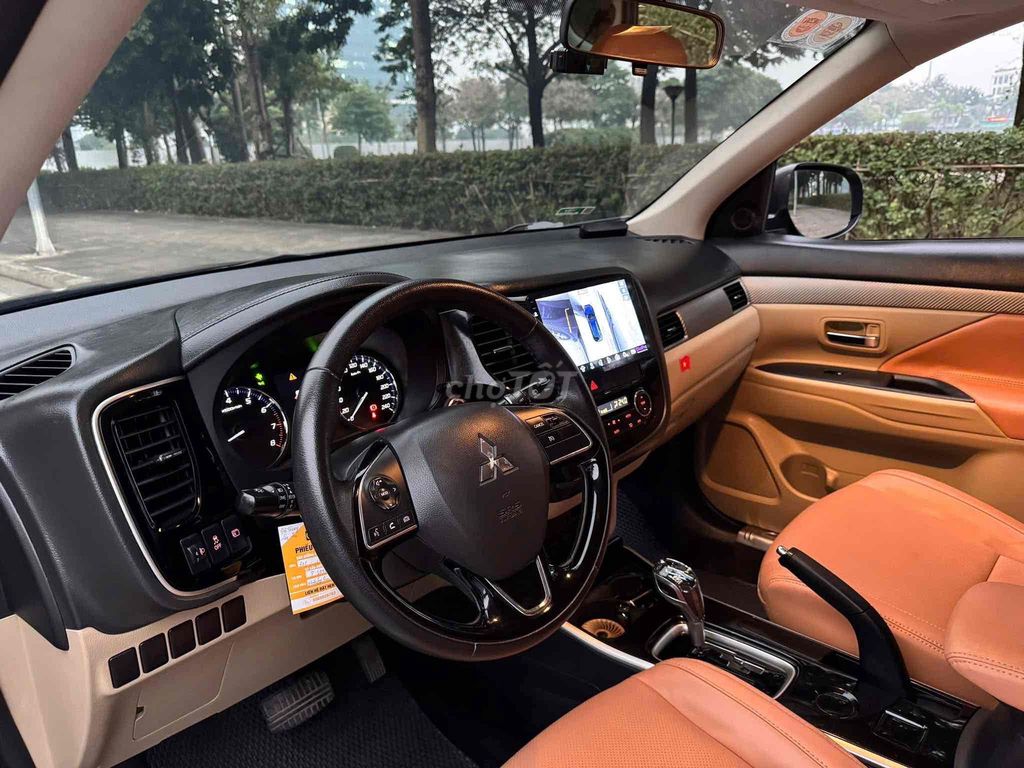 Mitsubishi Outlander 2018 CVT 80000 km. Mua bán Ô tô tại Quận Cầu Giấy Hà Nội được đăng bởi TRUNG HIẾU AUTO hình 10