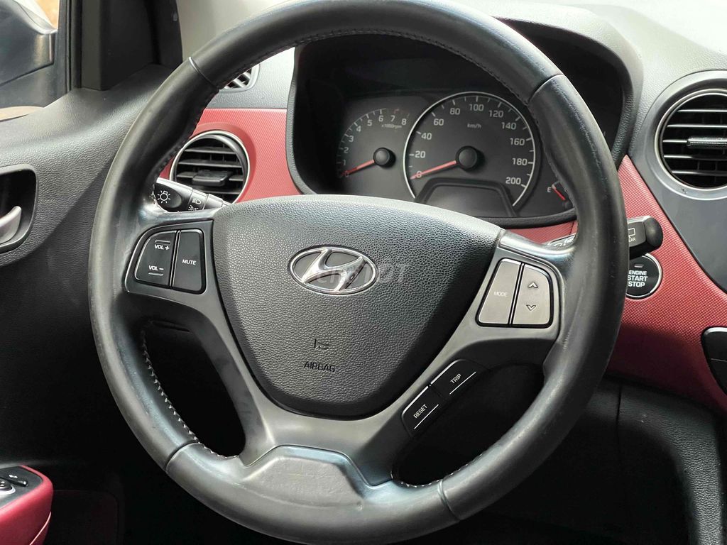 Hyundai i10 2015 1.2 bản đủ Tự động Trắng