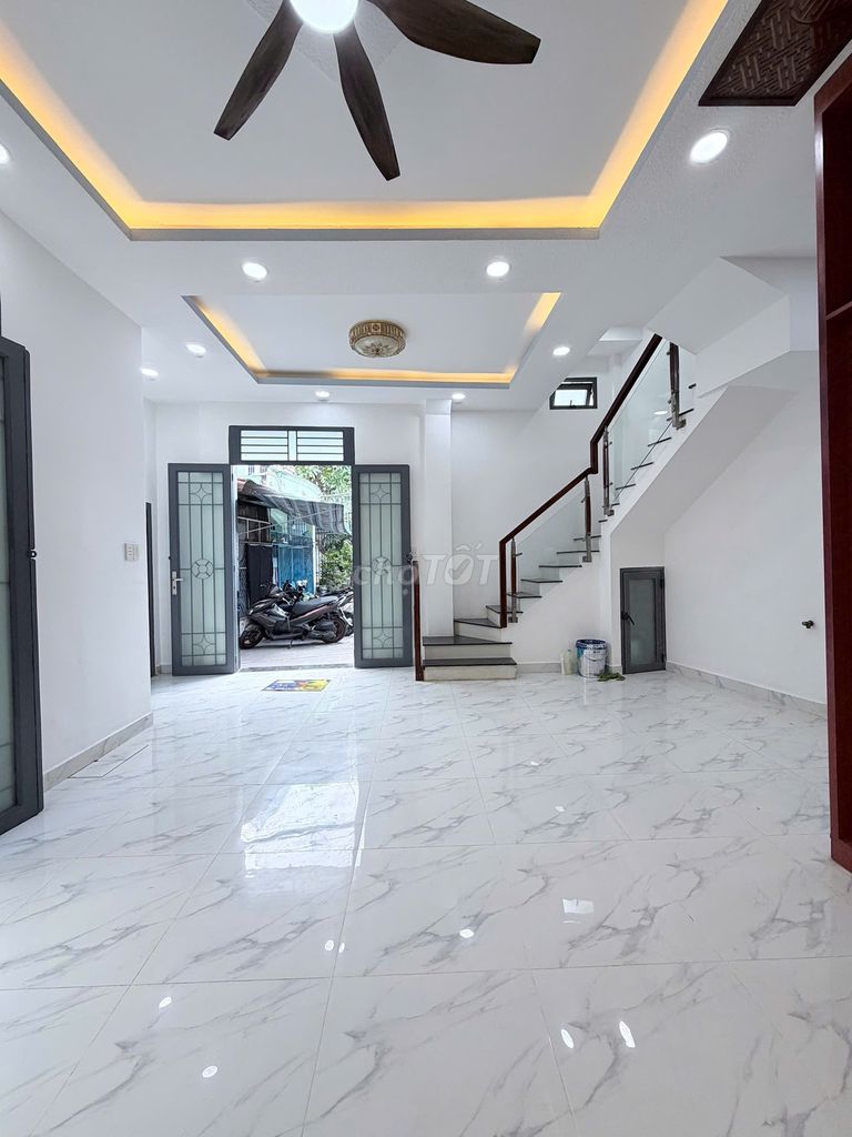 Новый дом рядом с фасадом Hung Phu P8-Q8, недалеко от моста Chit Y