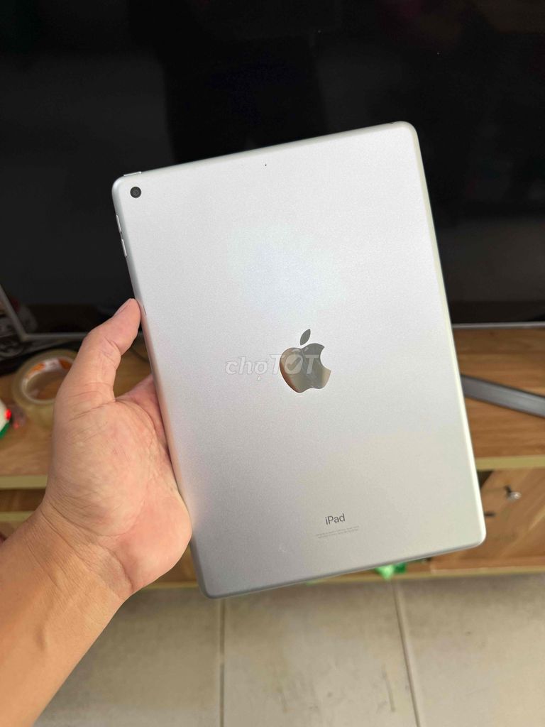 Apple iPad Gen 8 Wifi 128GB Bạc. Mua bán Máy tính bảng tại Quận Long Biên Hà Nội được đăng bởi Tuân  hình 1