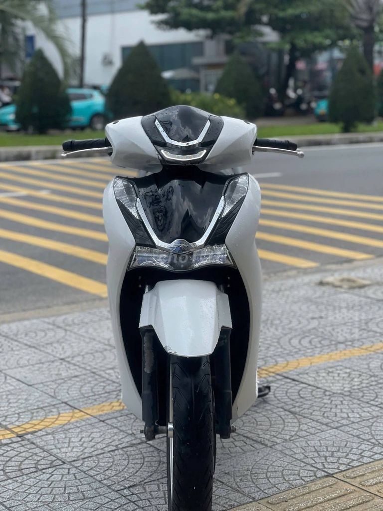 Honda SH 160 2023 Красивый белый кенг с пожертвованием