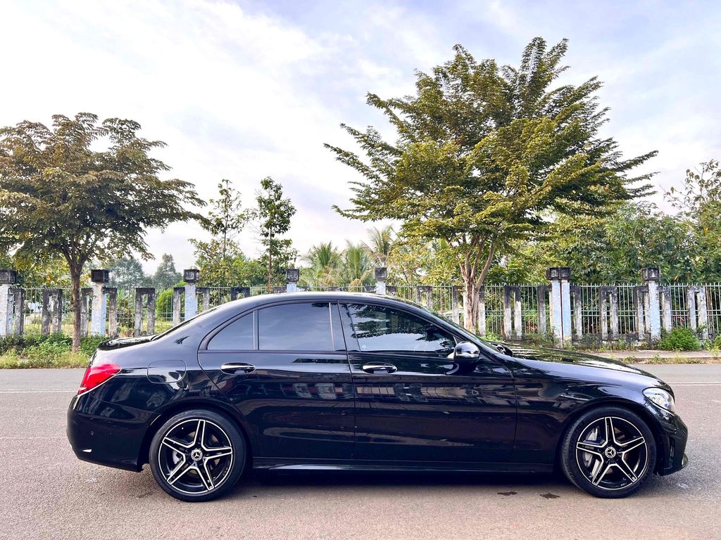 Mercedes Benz C Class 2019 C 300 AMG - 93000 km. Mua bán Ô tô tại Huyện Bù Đăng Bình Phước được đăng bởi nguyễn văn tiến hình 7