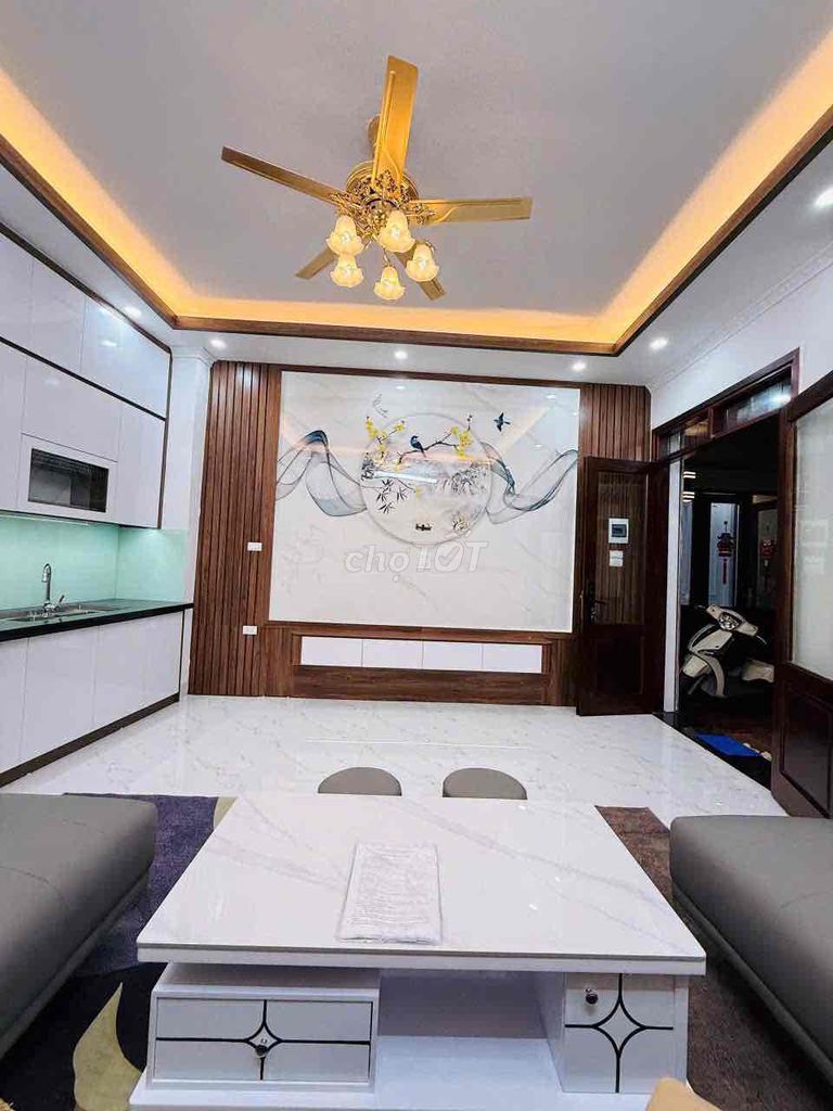Cho Thuê Nguyên Căn 5 tầng, 3 PN, 4VS full nội thất, lh ***