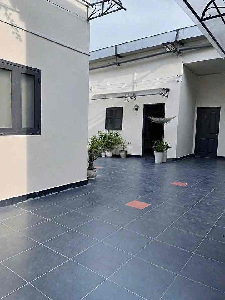 Căn Phòng sân vườn