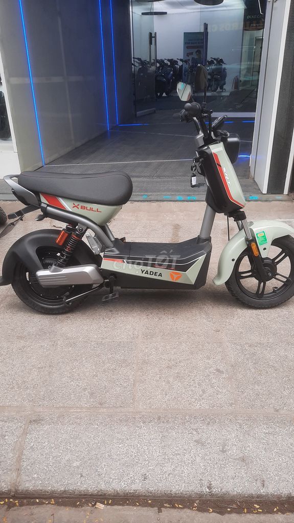 Xe máy điện Yadea XBull Xám. Mua bán Xe điện tại Quận Hai Bà Trưng Hà Nội được đăng bởi Xe Điện OKXE hình 1
