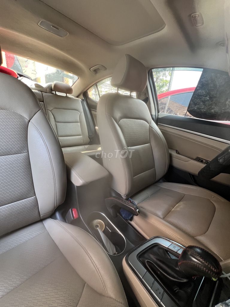 Hyundai Elantra 2018 2.0 AT - 700000 km. Mua bán Ô tô tại Quận Hoàng Mai Hà Nội được đăng bởi Thu Nguyễn Thị hình 2