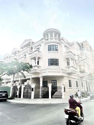 Townhouse 140 m² · 8 bed · Khu dân cư Cityland Park Hills