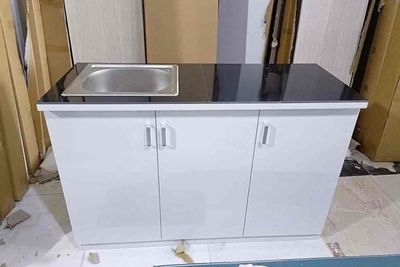 Tủ bếp kèm bồn va mặt gạch. Mua bán Tủ, kệ gia đình tại Huyện Nhà Bè Tp Hồ Chí Minh được đăng bởi Hong Le
