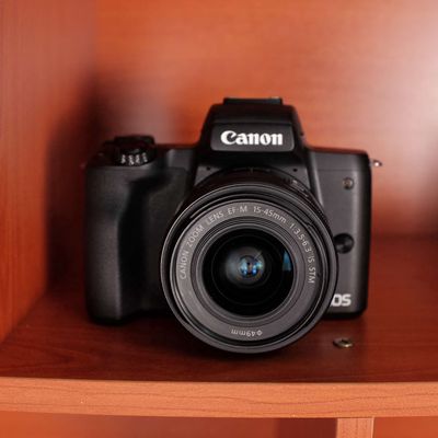 Canon M50 kèm lens kit