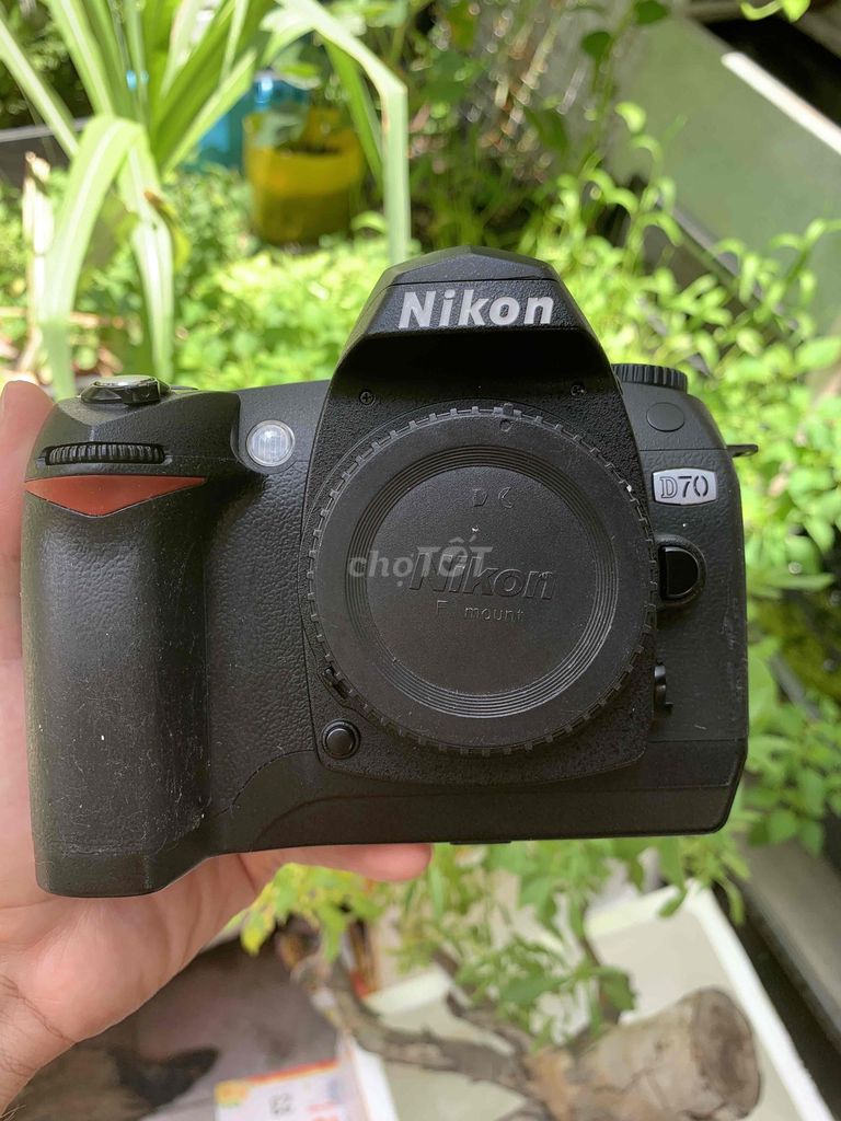 Máy ảnh Nikon D70 Đen. Mua bán Máy ảnh, Máy quay tại Quận 1 Tp Hồ Chí Minh được đăng bởi Hoàng Khanh hình 1