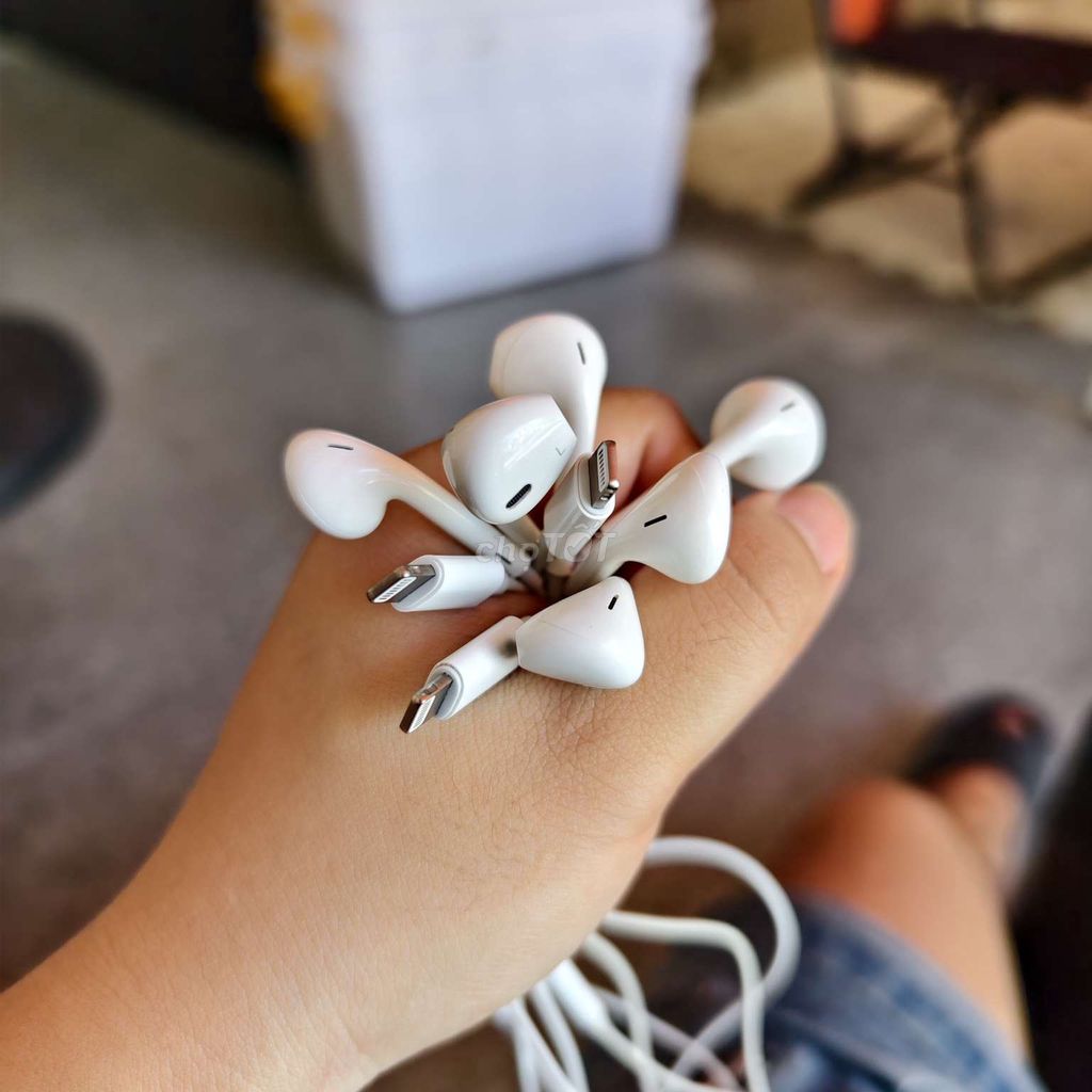 Tai nghe Apple Earpods Trắng 99%. Mua bán Tivi, Âm thanh tại Quận Ba Đình Hà Nội được đăng bởi Mạnh Kỳ hình 1