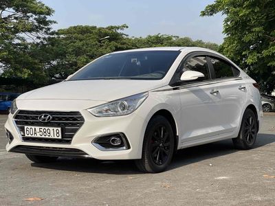 Bán xe Hyundai Accent 2019 số sàn màu trắng