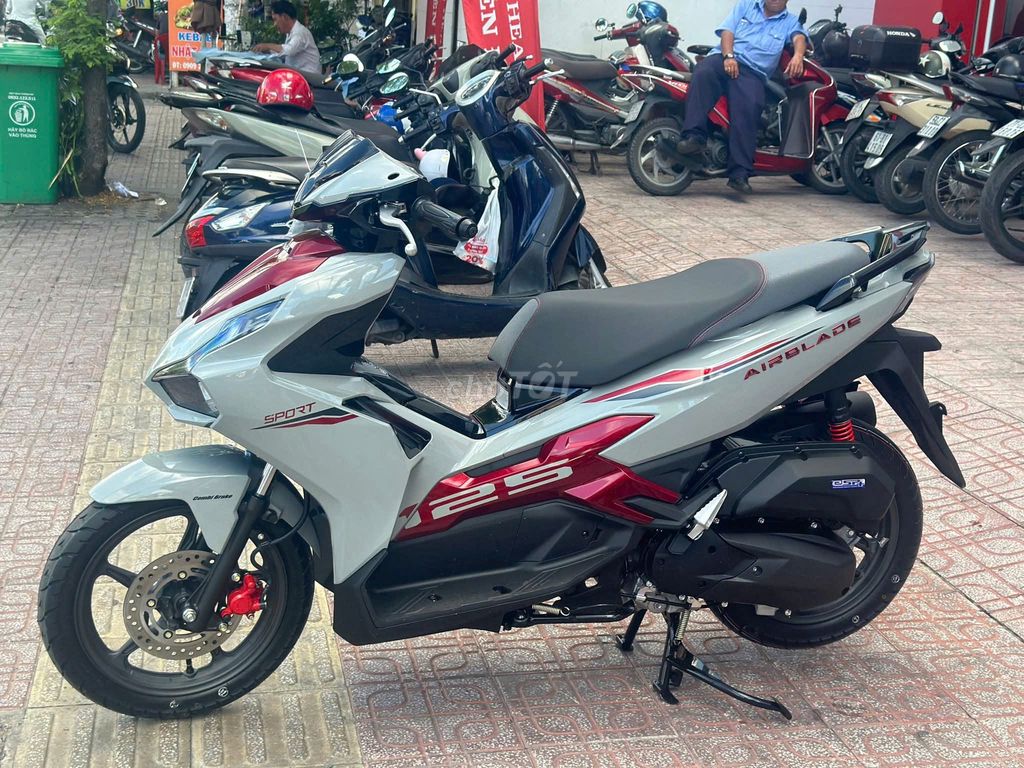 Xe máy Air Blade 125 bản Thể Thao - Tặng Voucher. Mua bán Xe máy tại Quận 3 Tp Hồ Chí Minh được đăng bởi Head Phát Tiến hình 4