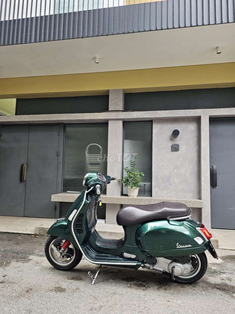 Vespa GTS 300 2021 đẹp như mới.. Mua bán Xe máy tại Quận Ba Đình Hà Nội được đăng bởi Việt hình 3