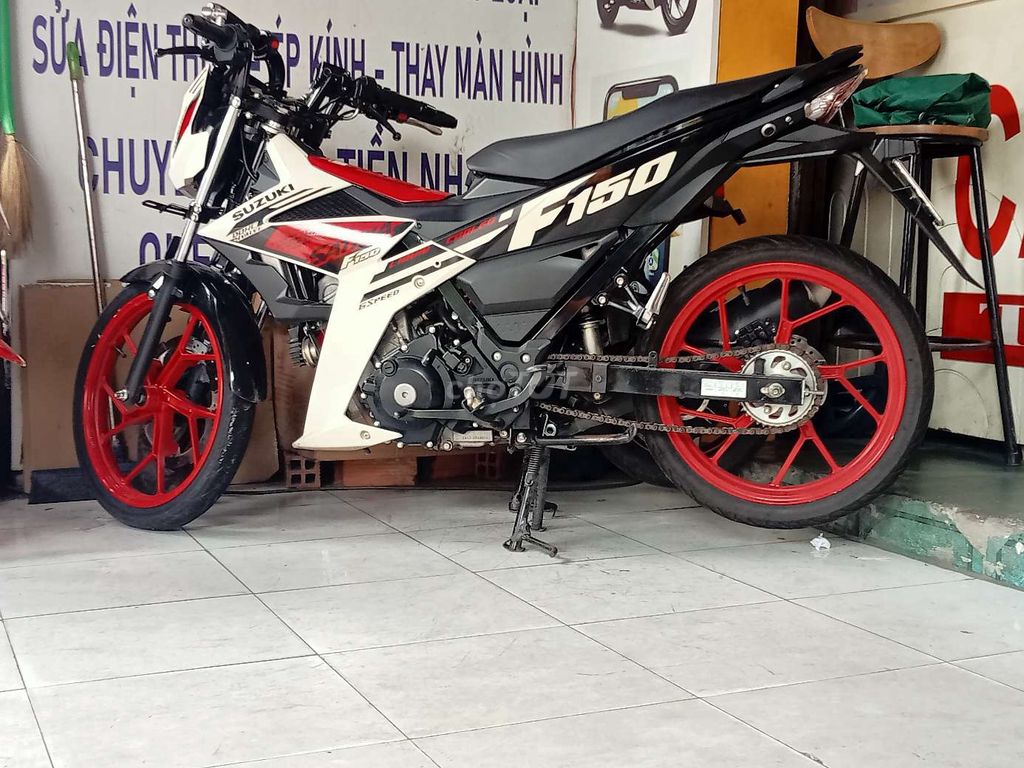 Suzuki Satria F150 Đỏ trắng đen. Mua bán Xe máy tại Thành phố Dĩ An Bình Dương được đăng bởi Trần Quốc vẹn  hình 3