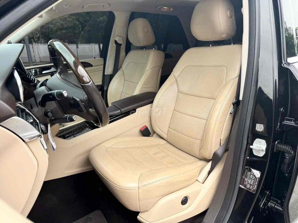 Mercedes Benz GLE 400 4Matic đen/kem 2016. Mua bán Ô tô tại Quận Long Biên Hà Nội được đăng bởi Trang Gala hình 8