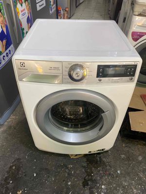 máy giặt hiệu Electrolux màu trắng mới 90%