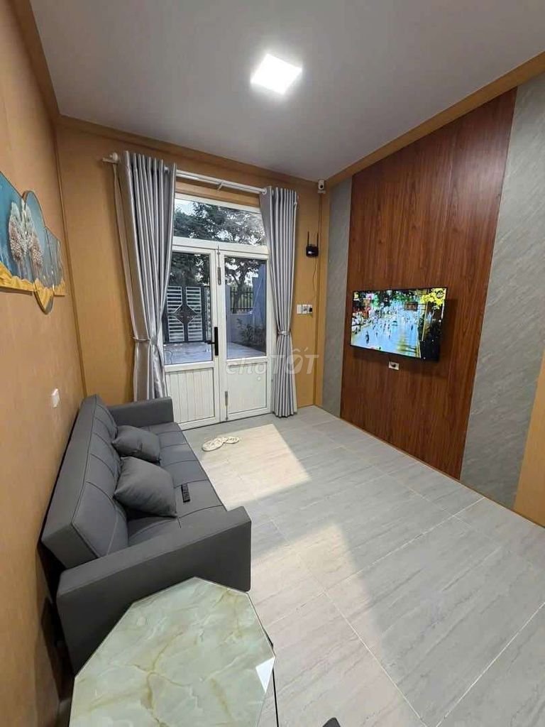 Новый меблированный дом с двором для машины в Hoà Quý — фото 5