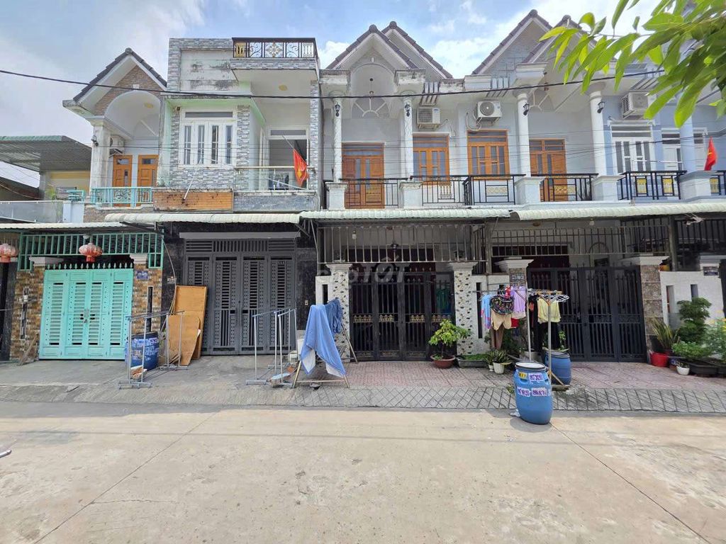 nhà phố gần Ngã Tư Bình Thung phường Tân Đông Hiệp Tp Dĩ An 