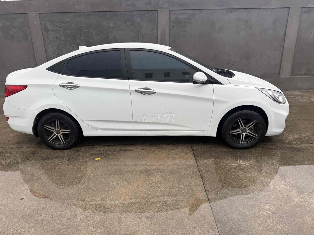 Hyundai Accent 2011 Автомат Белый