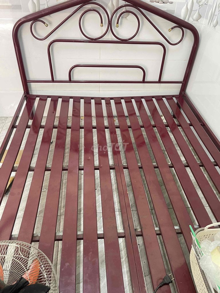 Giường sắt 1m6x2m Đỏ đô. Mua bán Giường, chăn ga gối nệm tại Quận 12 Tp Hồ Chí Minh được đăng bởi lý sương  hình 1