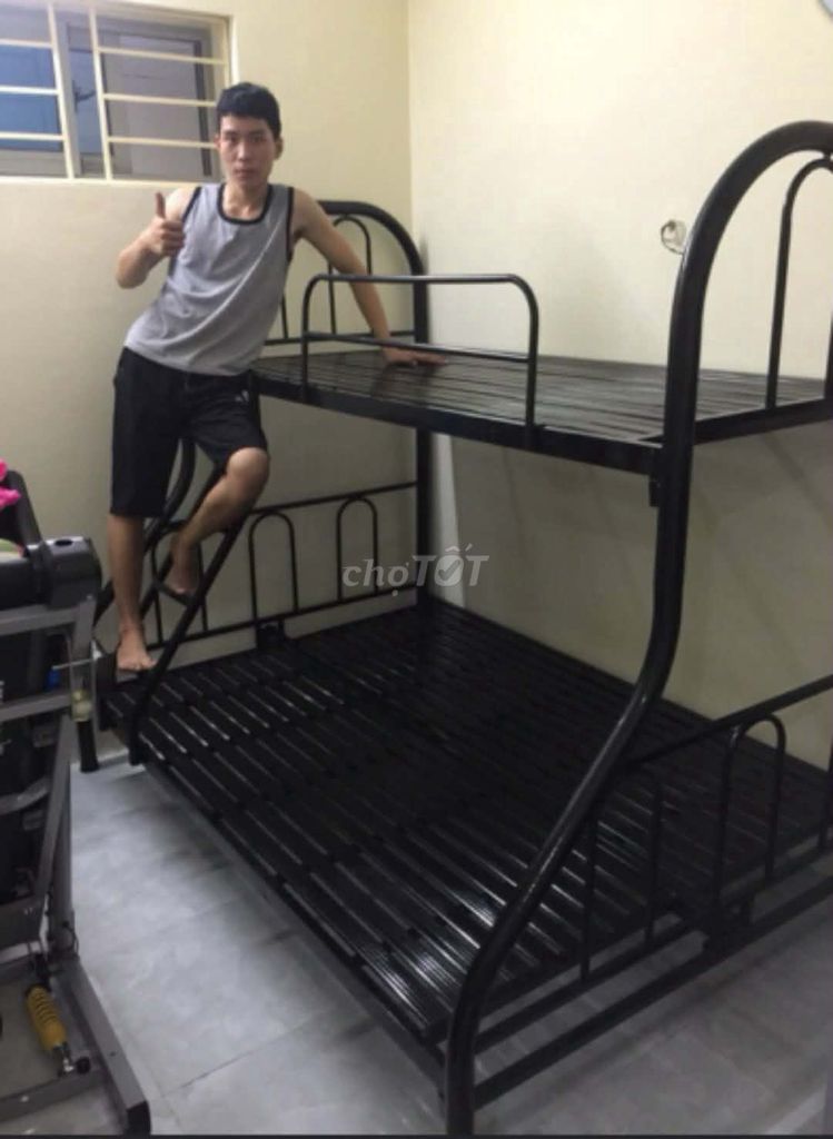 Giường tầng kim loại màu đen. Mua bán Giường, chăn ga gối nệm tại Thành phố Thủ Đức Tp Hồ Chí Minh được đăng bởi Minh Phúc Lê hình 1