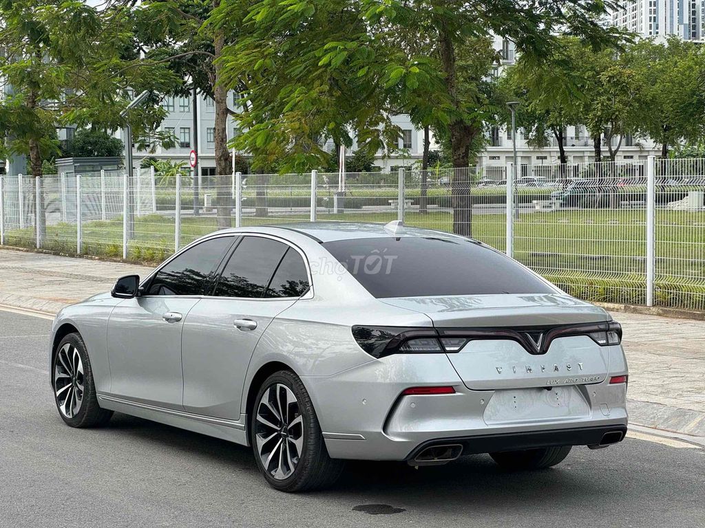 VinFast Lux A2.0 2021 Premium 2.0 AT - 100000 km. Mua bán Ô tô tại Quận Thanh Xuân Hà Nội được đăng bởi Trần Quang Huy hình 2