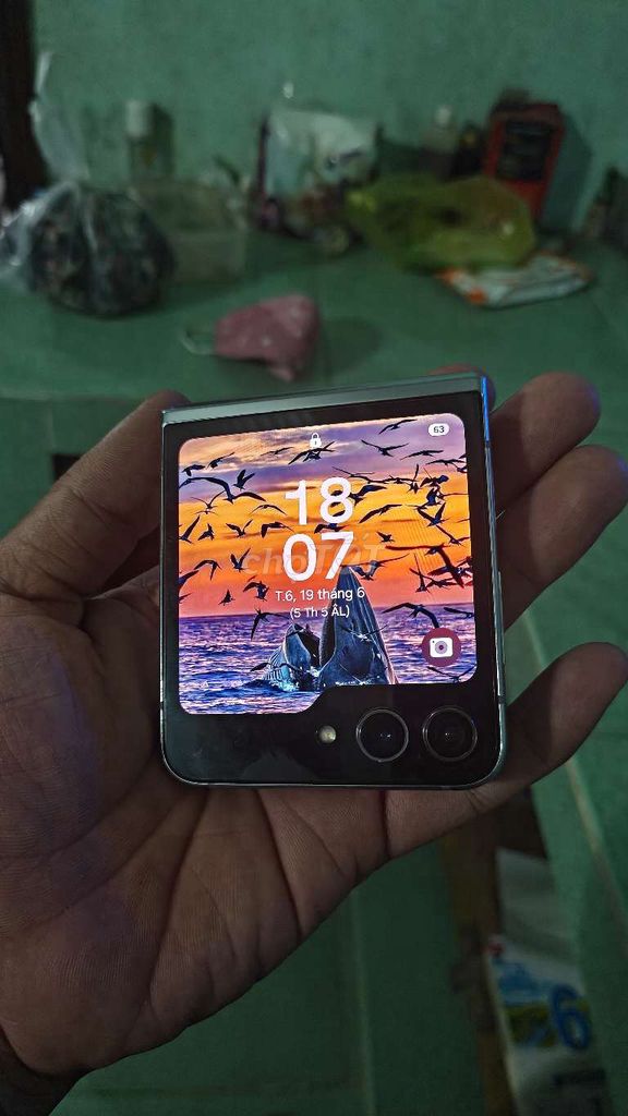 Samsung Galaxy Z Flip Bạc Điện thoại gập. Mua bán Điện thoại tại Quận Bình Thạnh Tp Hồ Chí Minh được đăng bởi Thiện Tài hình 1