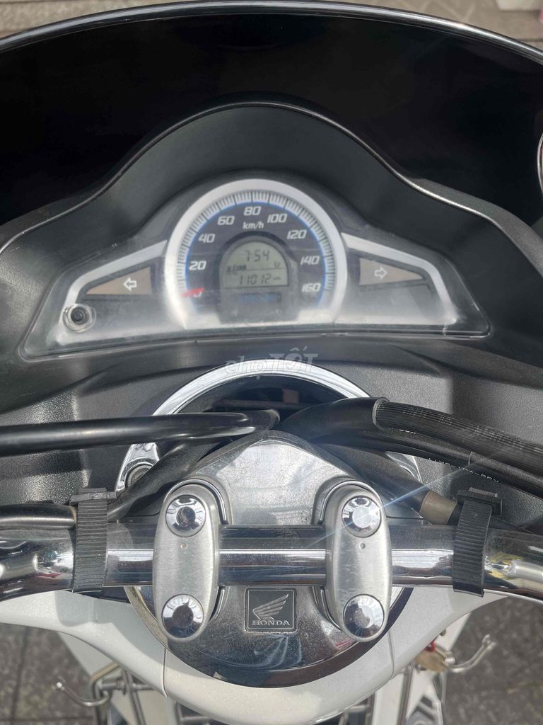 em cần bán gấp 2 xe pcx. Mua bán Xe máy tại Quận Bình Tân Tp Hồ Chí Minh được đăng bởi Ngo Dung hình 2