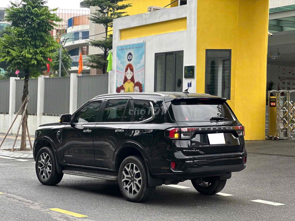 Ford Everest Titanium 2.0L 4x2 sx 2022 màu đen. Mua bán Ô tô tại Quận Cầu Giấy Hà Nội được đăng bởi Cao Quý hình 5