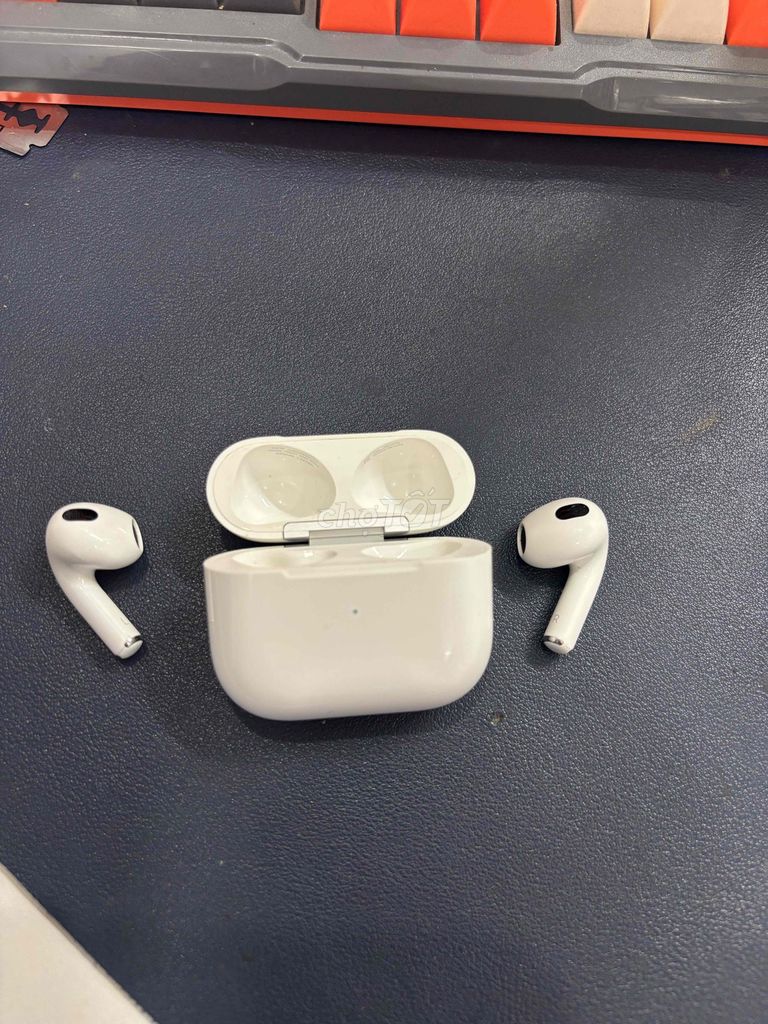 Tai nghe Apple AirPods 3 Trắng cũ kèm bao da. Mua bán Tivi, Âm thanh tại Quận Hoàng Mai Hà Nội được đăng bởi Mr Đạt Vinfast hình 1