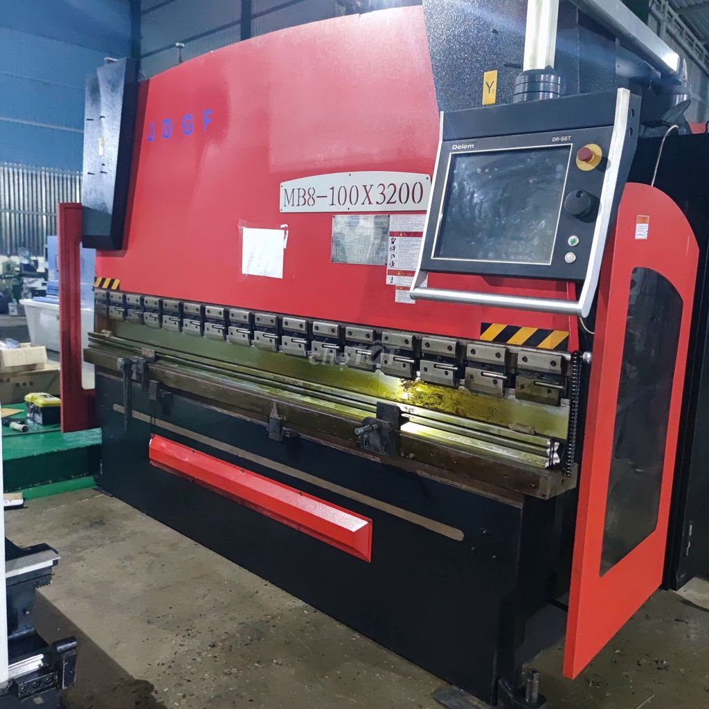 CHẤN CNC YANGLI 100 TẤN 3.2 MÉT HỆ THỐNG DELEM