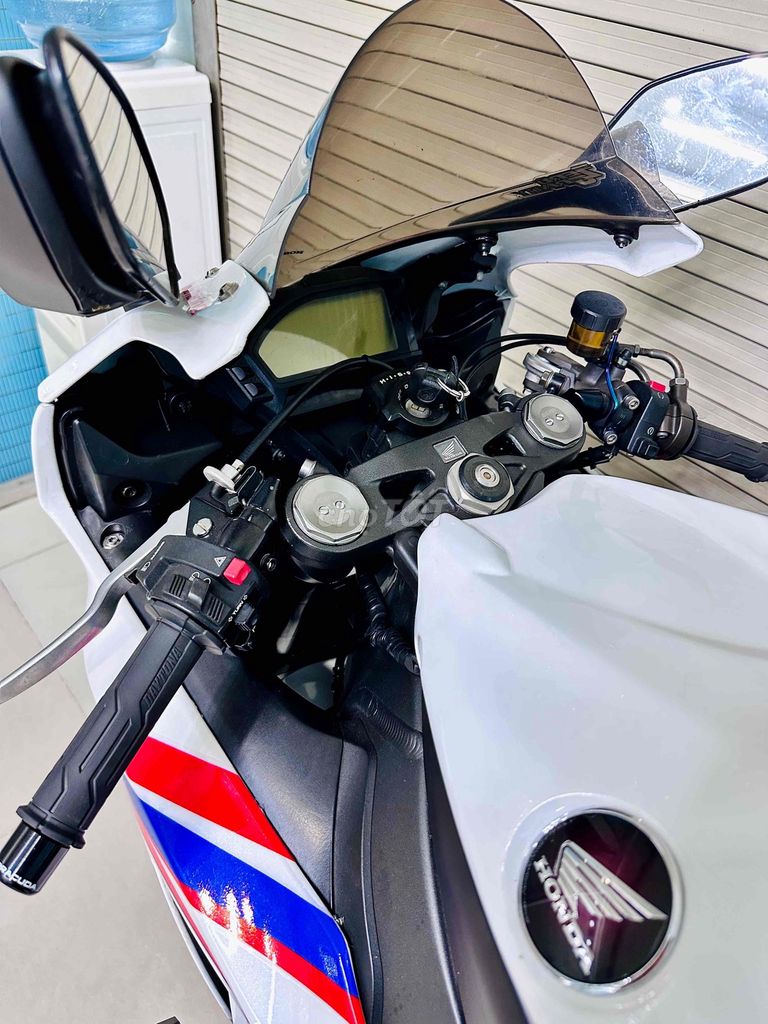 Honda CBR1000rr ABS 2015 nhập AU HQCN. Mua bán Xe máy tại Quận 12 Tp Hồ Chí Minh được đăng bởi Tường hình 13