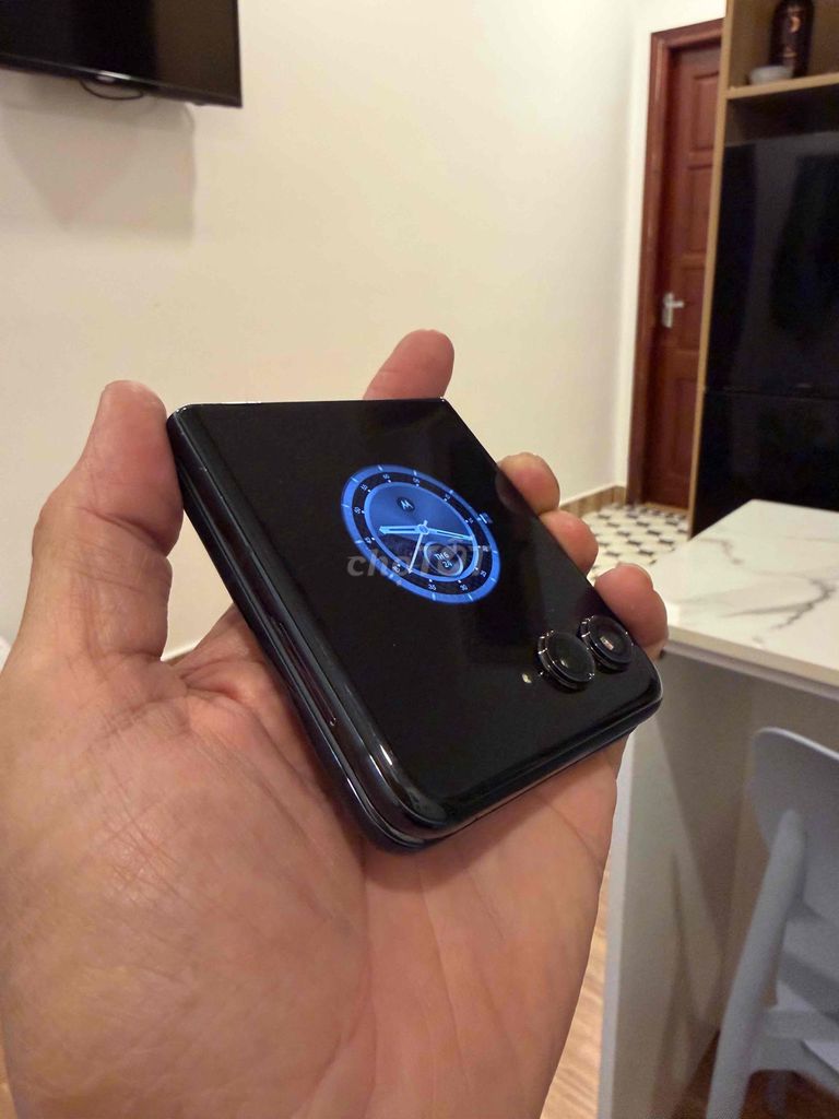 Motorola Razr 50 12GB/256GB Đen 98%. Mua bán Điện thoại tại Quận Tân Bình Tp Hồ Chí Minh được đăng bởi Nguyễn Scoopy hình 1