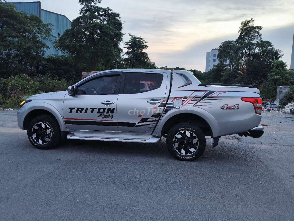 Mitsubishi Triton 2017 4x4 AT Mivec - 120000 km. Mua bán Ô tô tại Huyện Thanh Trì Hà Nội được đăng bởi Chuyên mua bán xe Bán Tải Lướt  hình 8