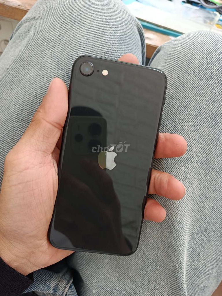 Apple iPhone SE 64GB Đen Đã qua sử dụng. Mua bán Điện thoại tại Quận Liên Chiểu Đà Nẵng được đăng bởi Quán Net gaming hoà khanh  hình 1