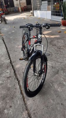 Bán xe đạp màu đen hiẹu AZI XT 700