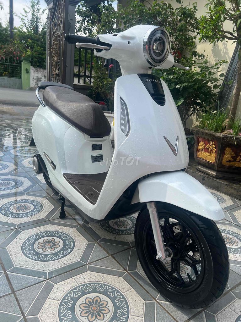Электроскутер VinFast Evo200 lite, белый, 8000 км