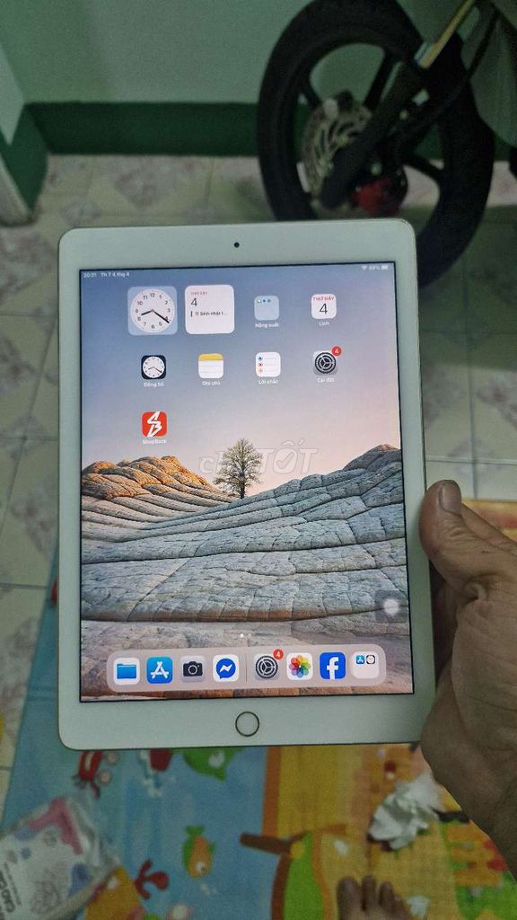 Apple iPad Air 2 64GB Vàng Wifi. Mua bán Máy tính bảng tại Quận Tân Phú Tp Hồ Chí Minh được đăng bởi Phúc Khang hình 1