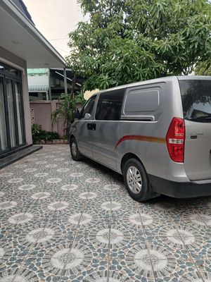 Hyundai Starex 2017 Bạc 6 chỗ
