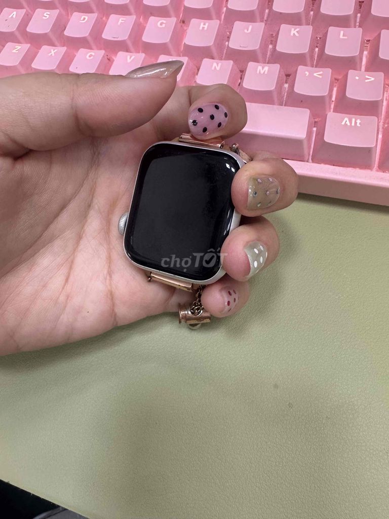 apple watch SE. Mua bán Thiết bị đeo thông minh tại Quận Tây Hồ Hà Nội được đăng bởi trang hình 1