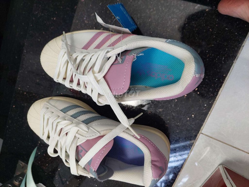 Giày thể thao Adidas Nữ Trắng, hồng, xanh. Mua bán Giày dép tại Quận 11 Tp Hồ Chí Minh được đăng bởi Hoàng Ly hình 1