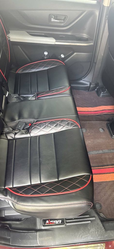 Крестовый топ Toyota Veloz 2023 красный