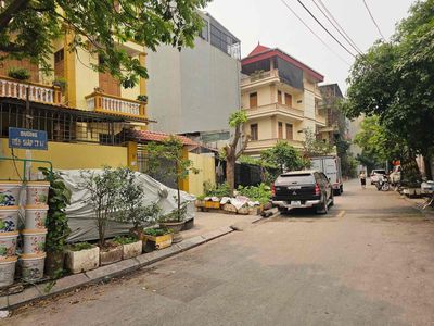 cần bán nhanh lô góc Văn phú giá đầu tư