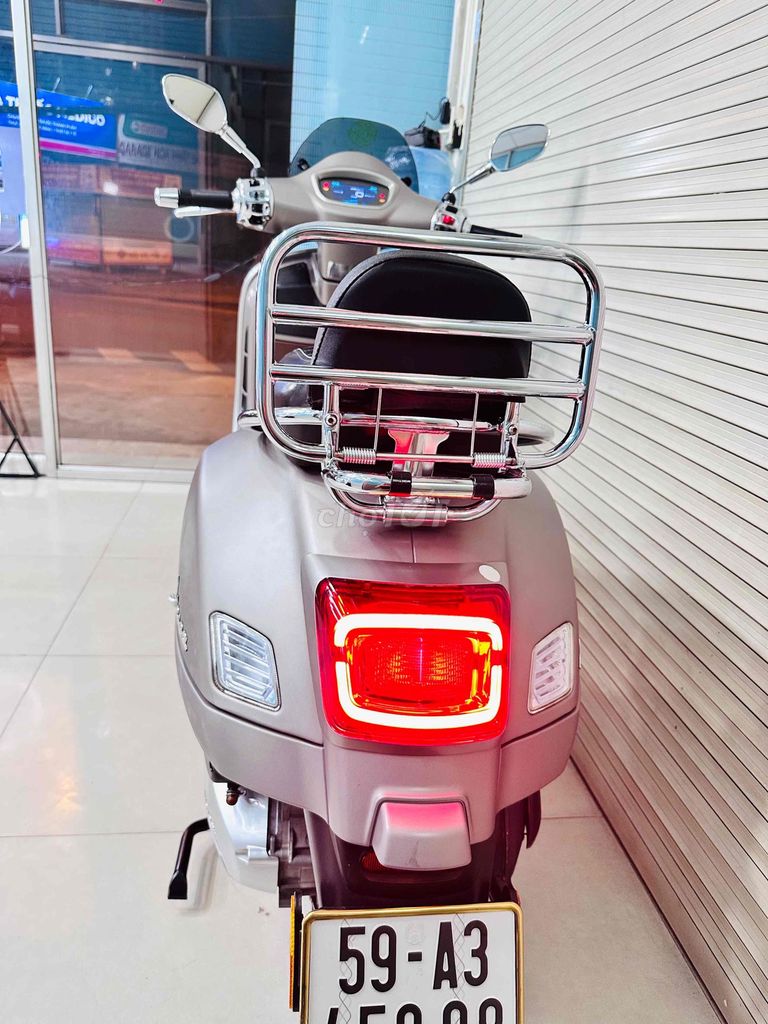 Piaggio Vespa GTS 300 Super Tech HPE4 2023 Xám. Mua bán Xe máy tại Quận 12 Tp Hồ Chí Minh được đăng bởi Tường hình 4
